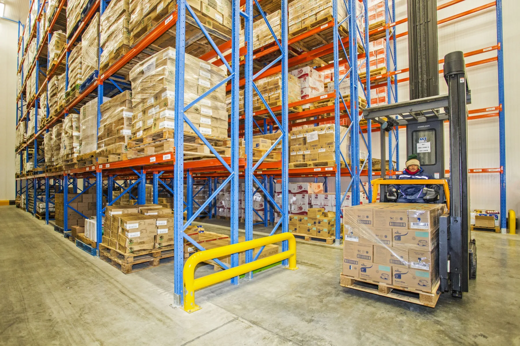 AMJ warehouse racking and forklift operation in Doha